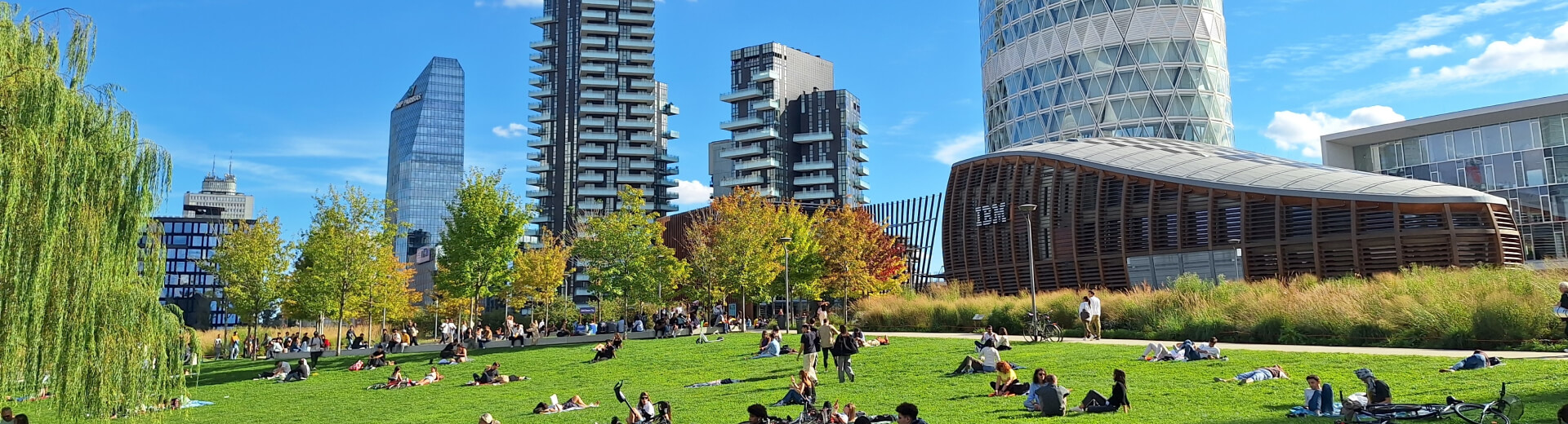 Self-Powered and Self-Conscious Kinetic Façade in India