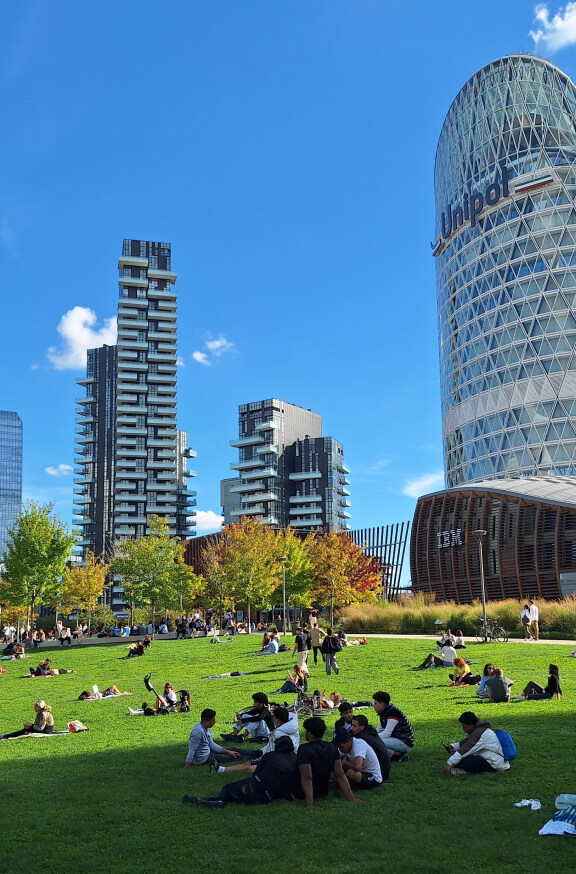 Self-Powered and Self-Conscious Kinetic Façade in India